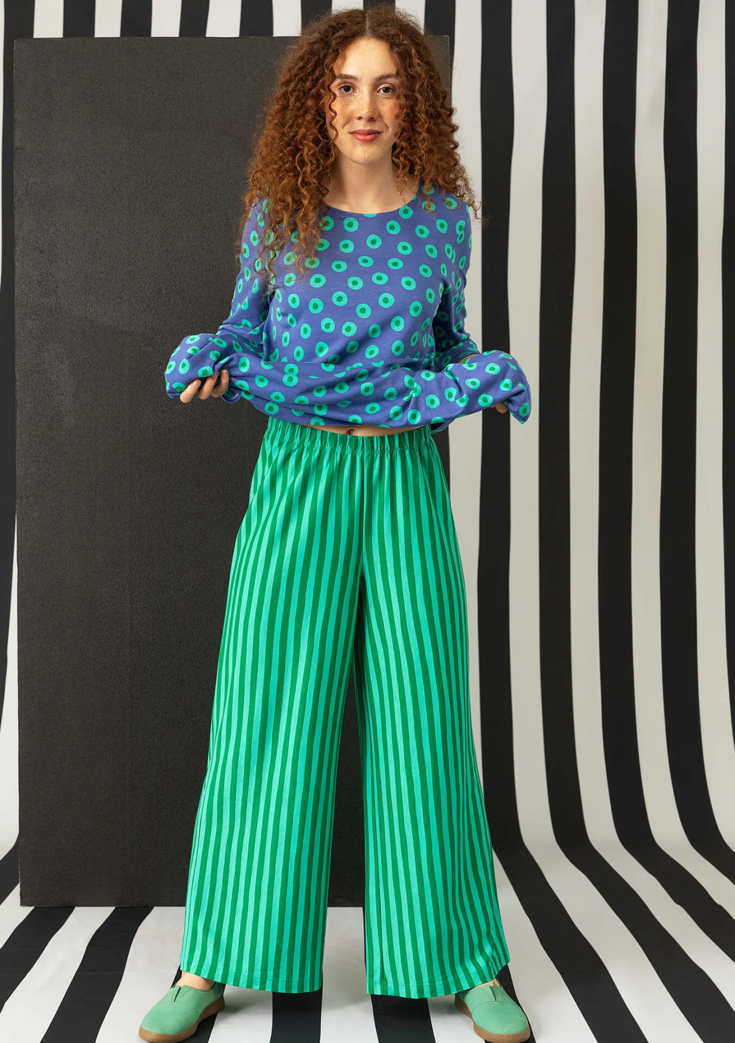Store Gudrun Sjödén Gestreifte Jerseyhose aus Bio-Baumwolle/Modal schwarz-feder