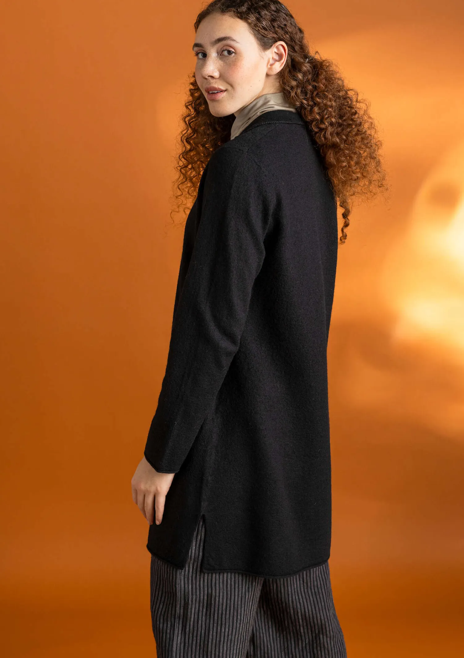 Store Gudrun Sjödén Gestrickter Blazer aus gefilzter Bio-Wolle dunkelpetrol