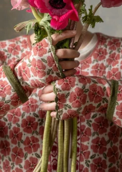 Best Gudrun Sjödén Handstulpen „Anemone“ aus Bio-Wolle dunkellilie