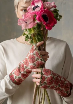Best Sale Gudrun Sjödén Handstulpen „Anemone“ aus Bio-Wolle moosbeere