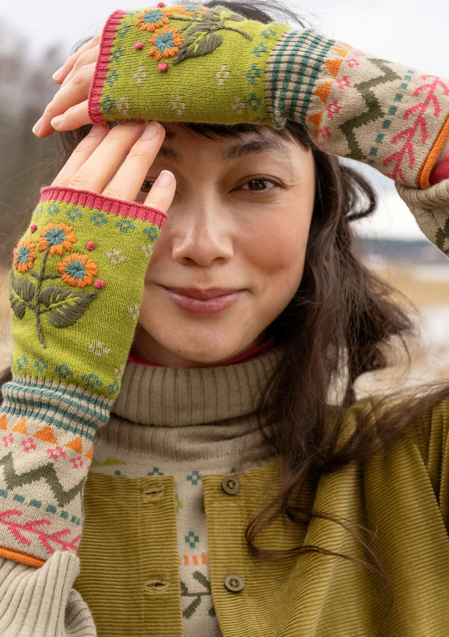 Fashion Gudrun Sjödén Handstulpen „Borealis“ aus Bio- und Recycling-Baumwolle/Wolle avocado