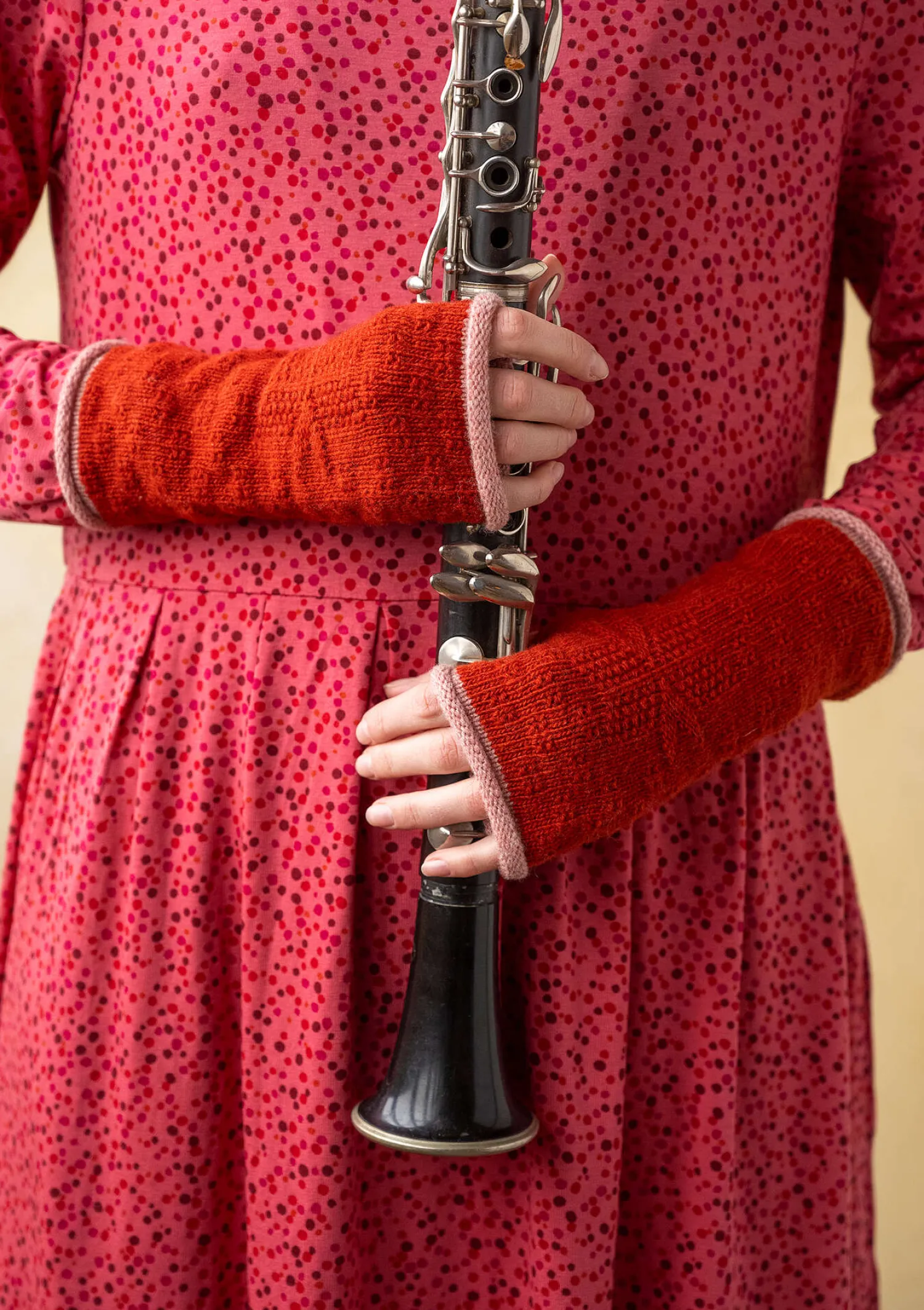 Fashion Gudrun Sjödén Handstulpen „Vega“ aus Recycling-Wolle/Lammwolle hellflaschengrün-gestreift
