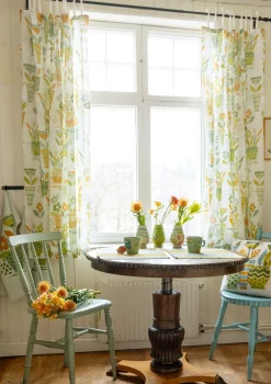 Hot Gudrun Sjödén Kurze Gardine „Flower pots“ aus Bio-Baumwolle halbgebleicht