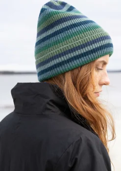 Shop Gudrun Sjödén Mütze aus Recycling-Wolle/Lammwolle hellflaschengrün-gestreift