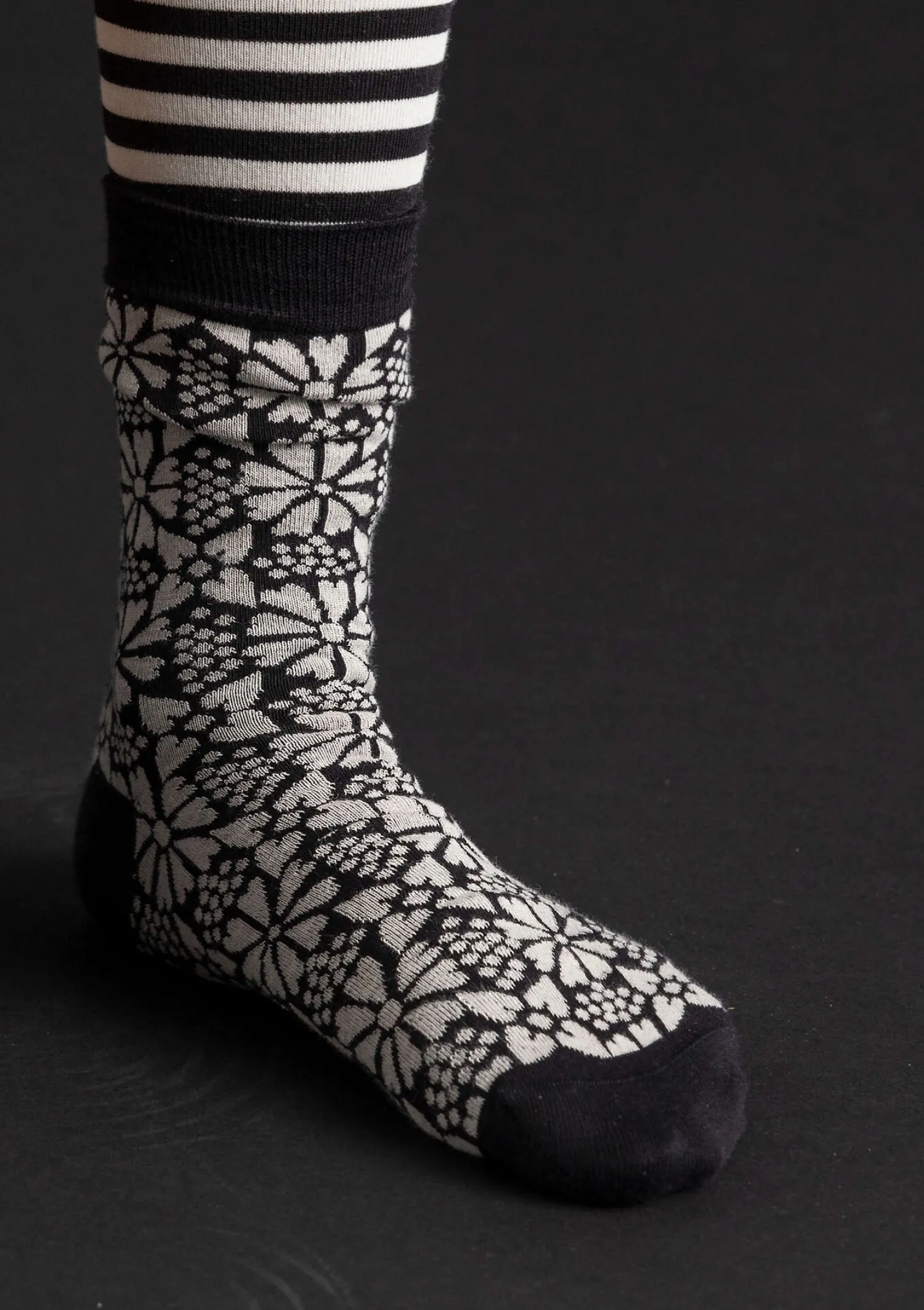 Discount Gudrun Sjödén Socken „Freja“ aus Bio-Baumwolle aubergine