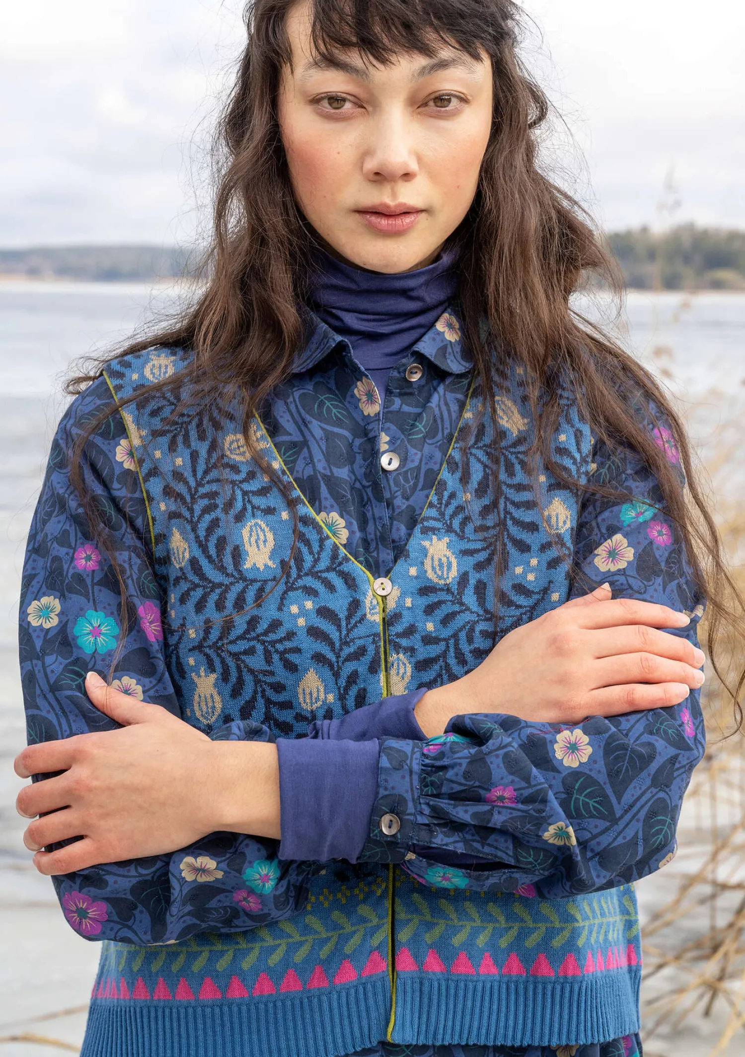 Store Gudrun Sjödén Strickweste „Aurora“ aus Bio- und Recycling-Baumwolle/Wolle zartindigo
