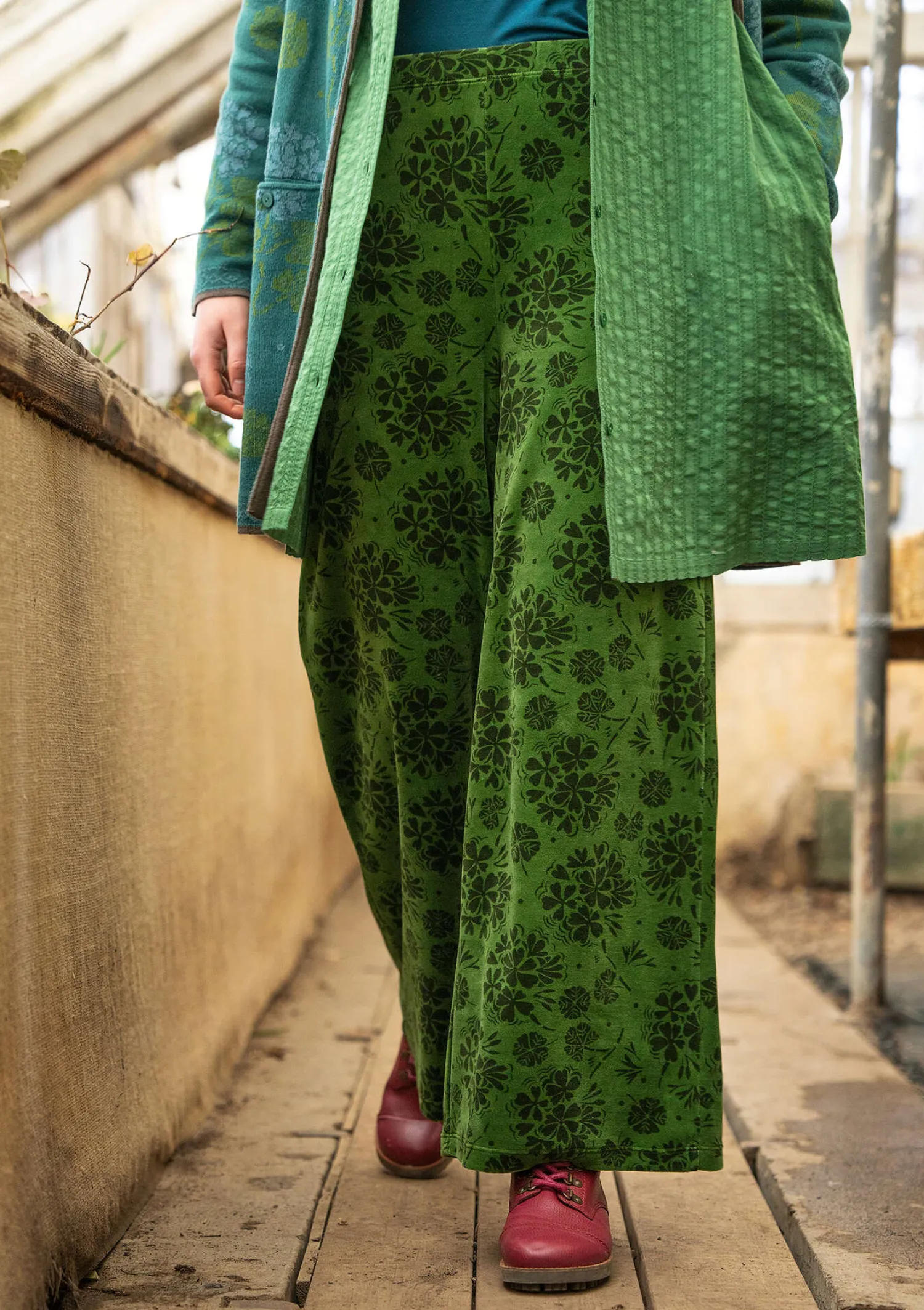 Hot Gudrun Sjödén Velourshose „Selma“ aus Bio-Baumwolle/Recycling-Polyester grasgrün